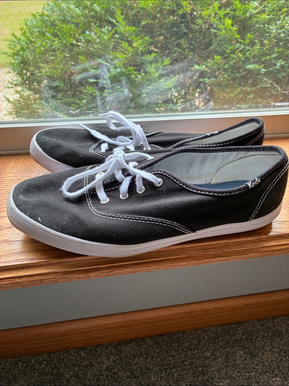 8w Keds Black Canvas Lace-Up Sneakers with White Accents